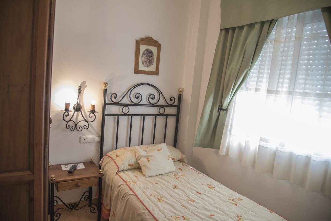 Hostal Dp El Pilar โมเนสเตริโอ ภายนอก รูปภาพ