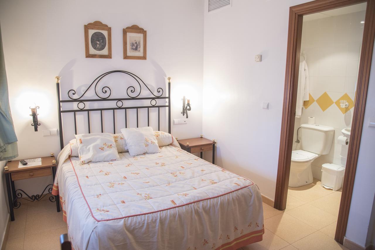 Hostal Dp El Pilar โมเนสเตริโอ ภายนอก รูปภาพ