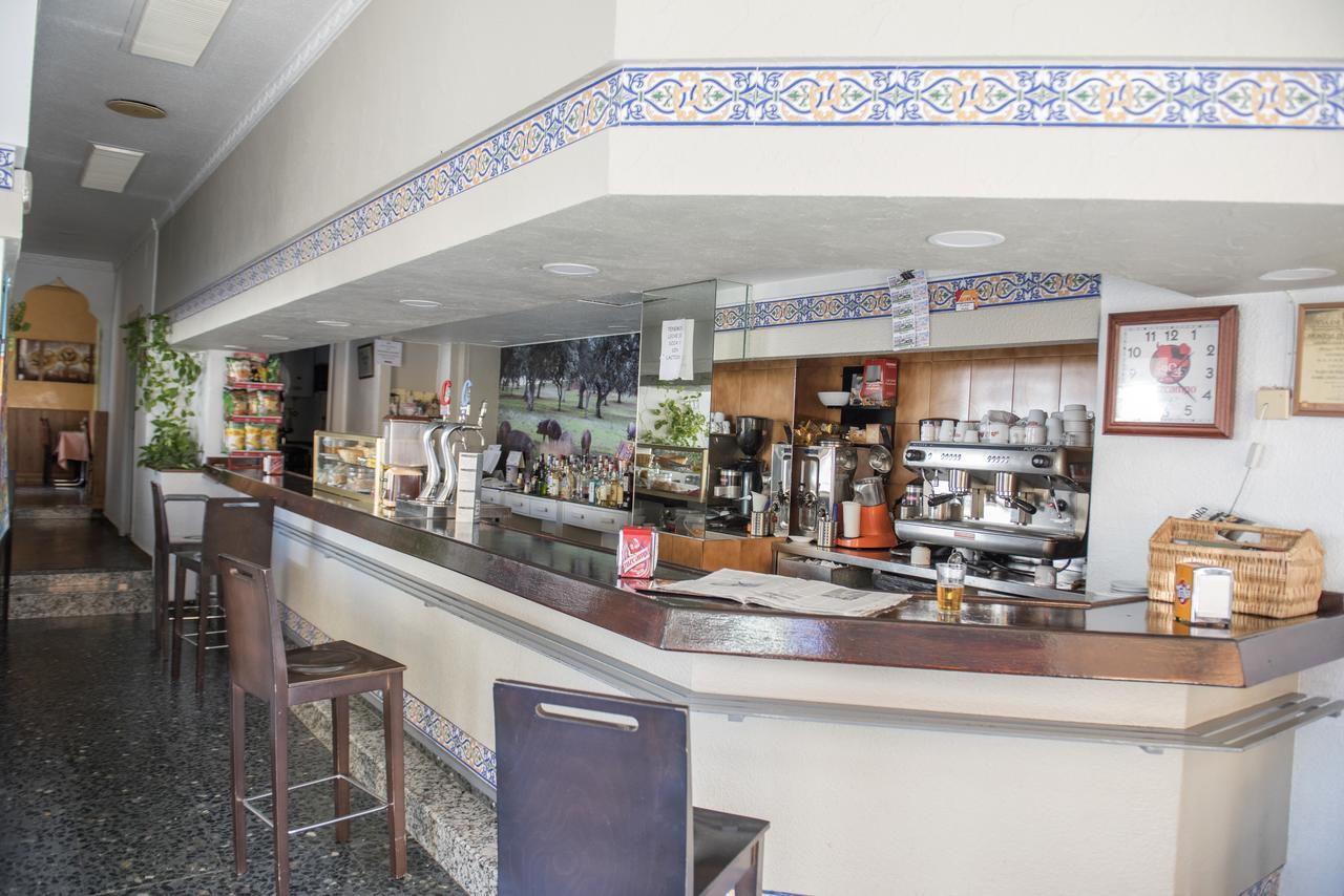 Hostal Dp El Pilar โมเนสเตริโอ ภายนอก รูปภาพ