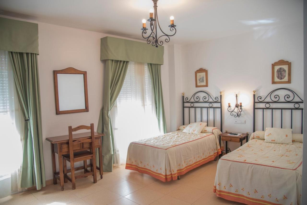 Hostal Dp El Pilar โมเนสเตริโอ ภายนอก รูปภาพ