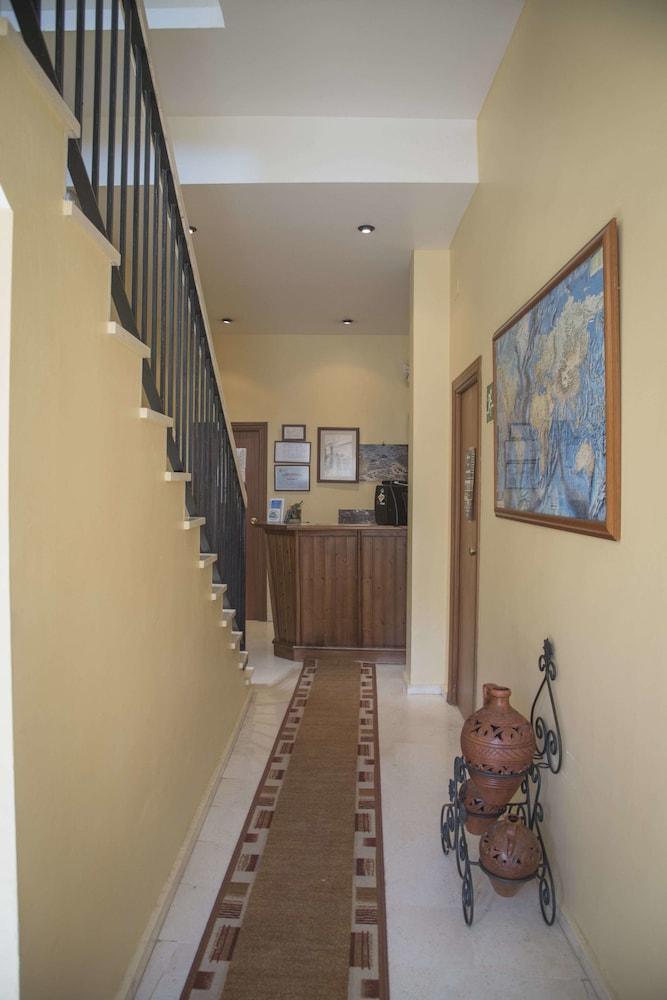Hostal Dp El Pilar โมเนสเตริโอ ภายนอก รูปภาพ